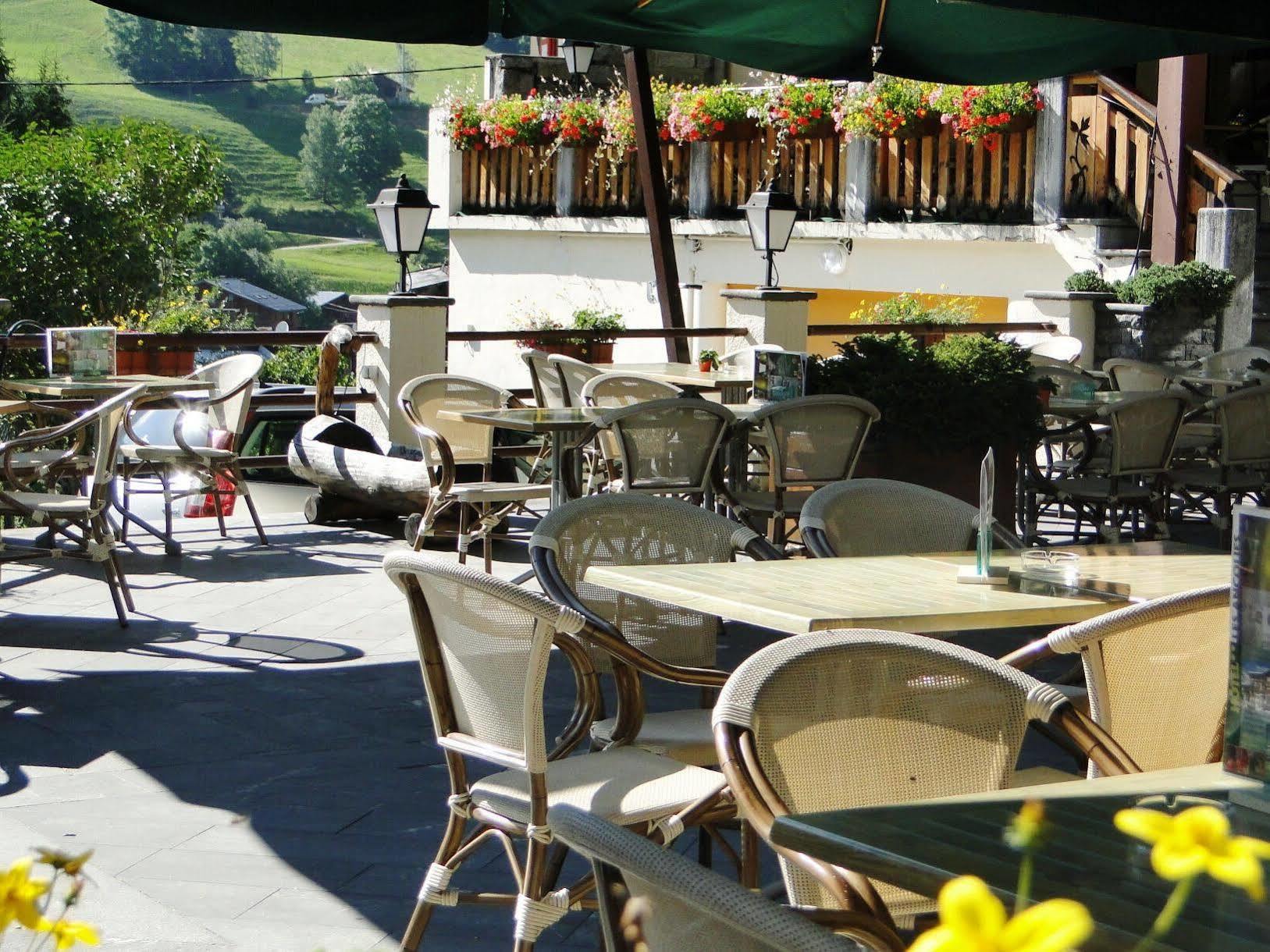 Logis Hotel Les Ancolies Ареш Екстер'єр фото