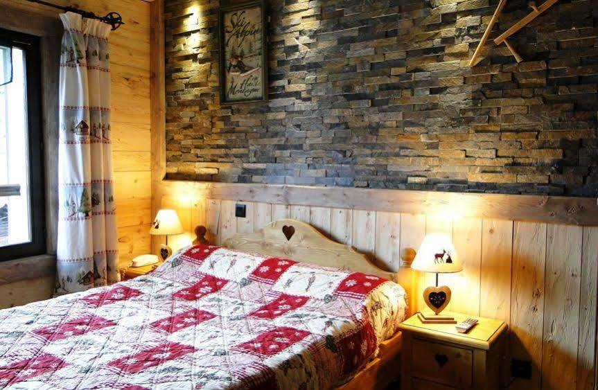Logis Hotel Les Ancolies Ареш Екстер'єр фото