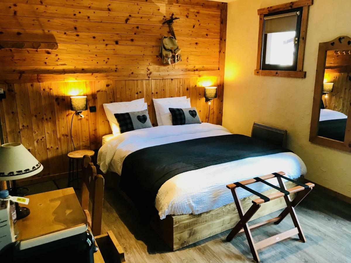 Logis Hotel Les Ancolies Ареш Екстер'єр фото