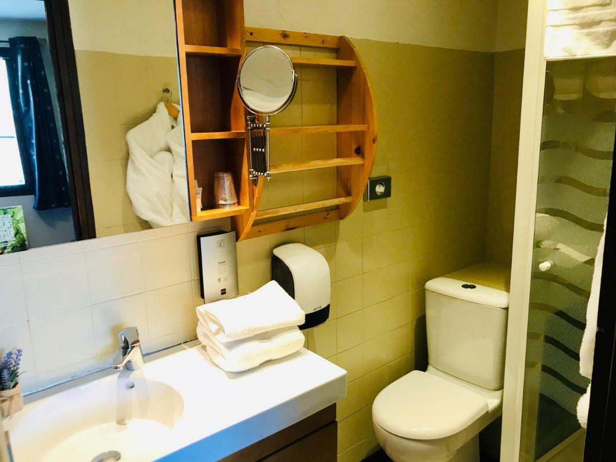 Logis Hotel Les Ancolies Ареш Екстер'єр фото