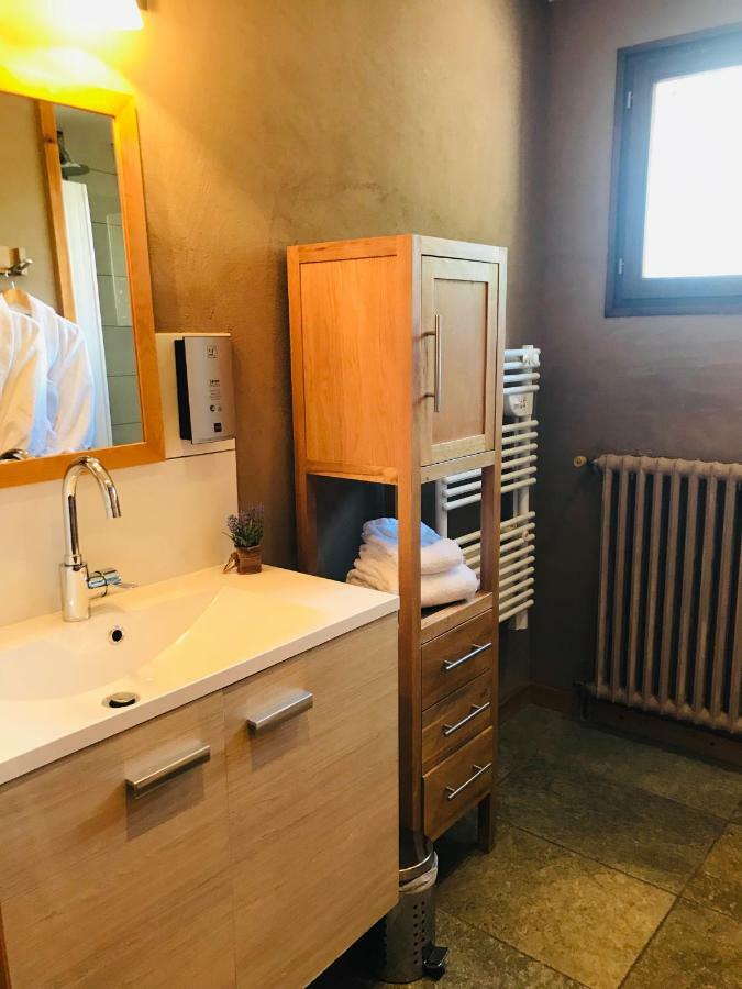 Logis Hotel Les Ancolies Ареш Екстер'єр фото