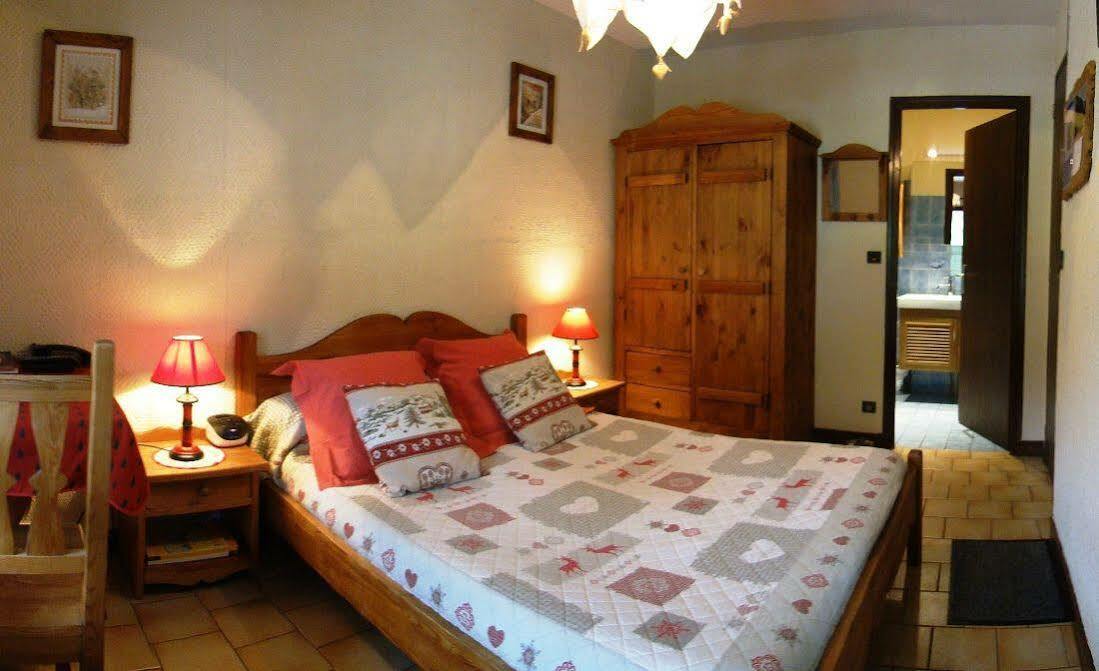 Logis Hotel Les Ancolies Ареш Екстер'єр фото